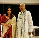 With-noted-singer -Amrita-Dutta